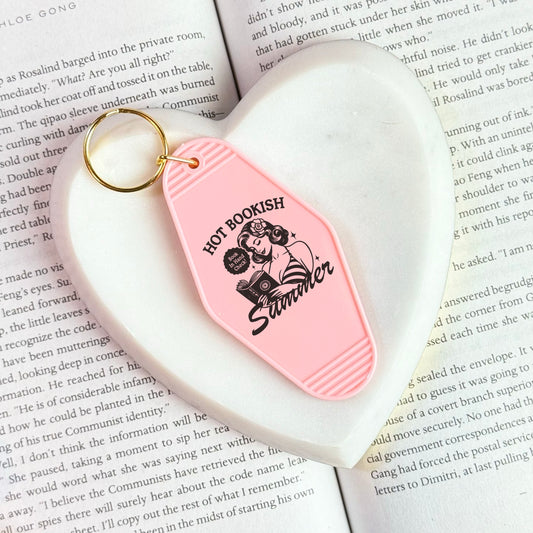 Hot Bookish Summer Motel Keychain – Retro-Inspired Book Lover’s Accessory