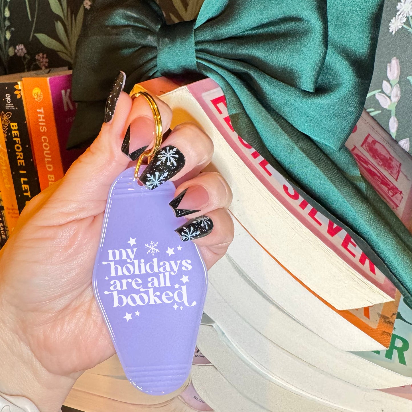 My Holidays Are All Booked Keychain – Festive Bookish Motel Keychain for Readers