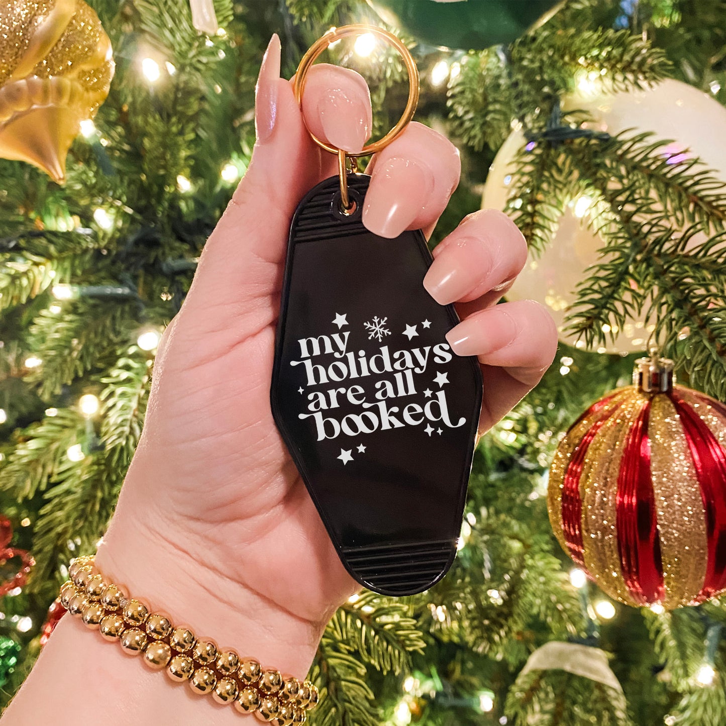 My Holidays Are All Booked Keychain – Festive Bookish Motel Keychain for Readers